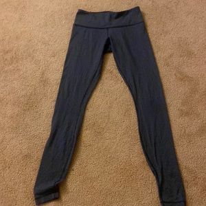 Lululemon leggings. Size 2. Navy blue in colour. Dotted diamond pattern.